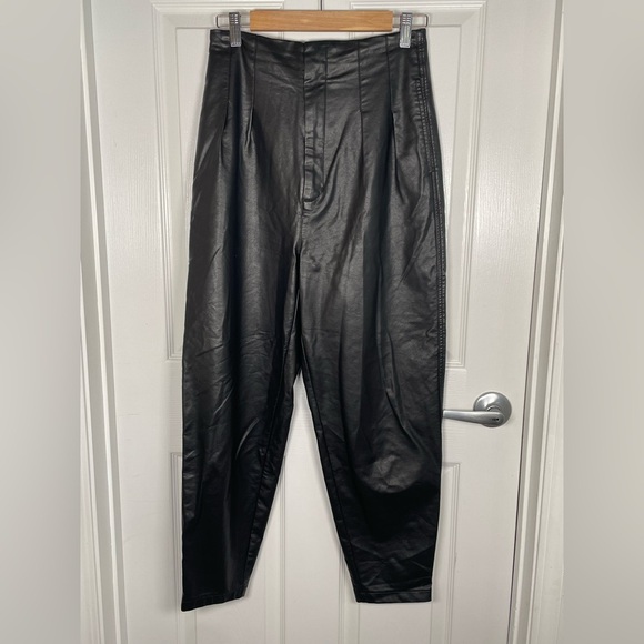 Free People Faux Black Leather Pleated Front Trouser Pants Pockets size 4 - Picture 4 of 11